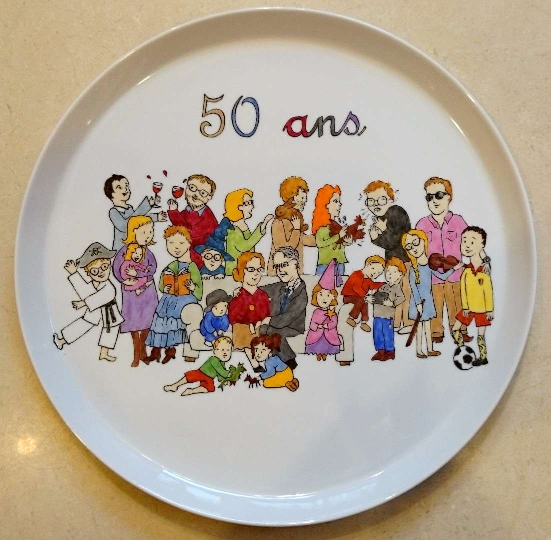 Plat à tarte personnalisé d'après le dessin d'un adulte à l'occasion de noces d'or